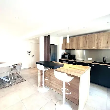 Centre 80m2 - Terrasse - Parking Gratuit Cannes