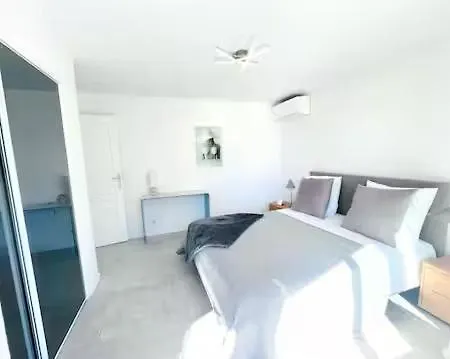 Centre 80m2 - Terrasse - Parking Gratuit 아파트