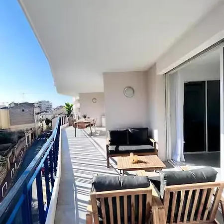 Centre 80m2 - Terrasse - Parking Gratuit Apartment